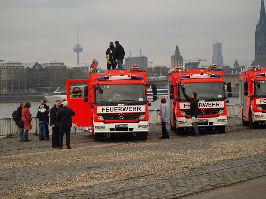 Neue LF`s fuer Koeln Uebergabe in Koeln Deutz an den Wachen  P095.JPG